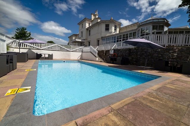 Heated_pool_The_Devonshire_Hotel